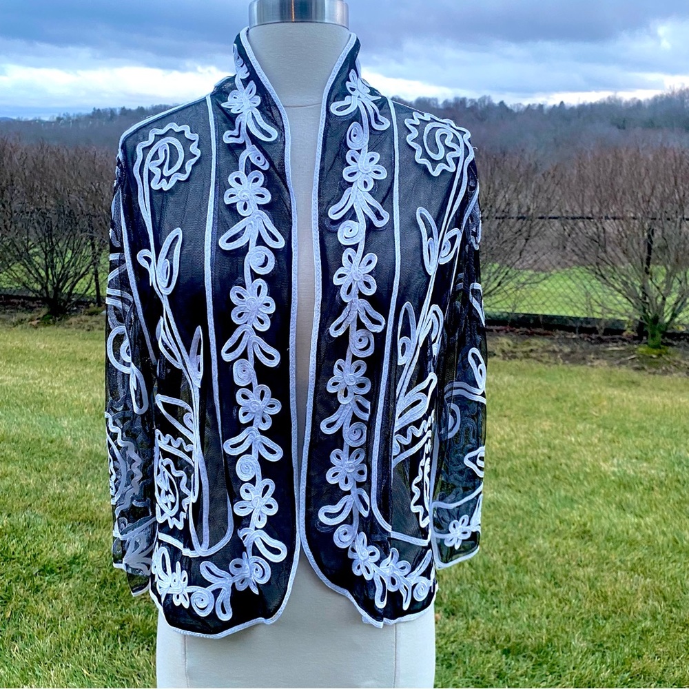 🌹HP🌹Travel Smith Woman’s Sheer Black Bolero Jacket with White Swirl Appliqués - Picture 3 of 14